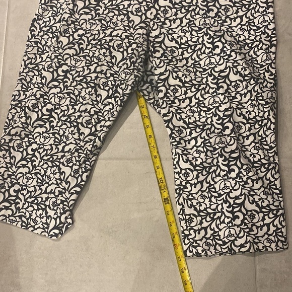 LAURA Plus Capri Pants White Black Floral Design Women's Plus Size 18 - Picture 7 of 10